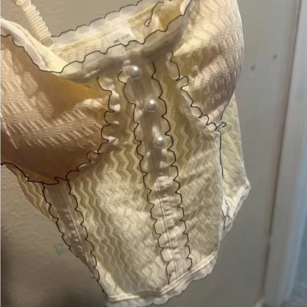 AESTHETIC TOP
